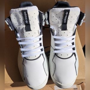 ADIDAS ORIGINALS CRESTWOOD MID, SIZE 11, COLOR WHT/ BLK